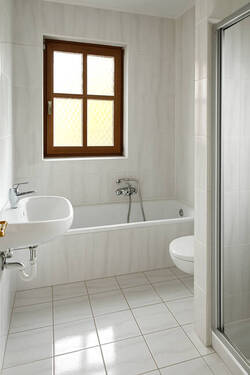 Bad mit Wanne/Dusche - 