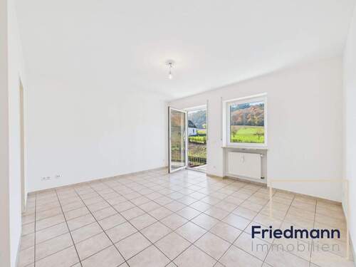 Wohn-Essbereich (1) - Charmante 2-ZKB-Wohnung mit Westbalkon - ideal für Anleger und Eigennutzer