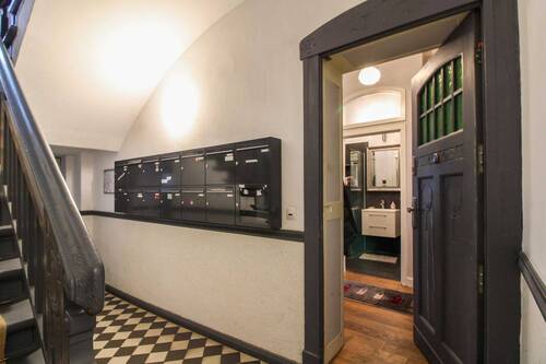 Briefkästen und Wohnungstür - 