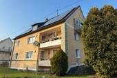 Außenansicht - MFH mit 3 Einheiten, Außenwanddämmung, PV Technik & Grundstückspotenzial in Zentrallage Burgheims