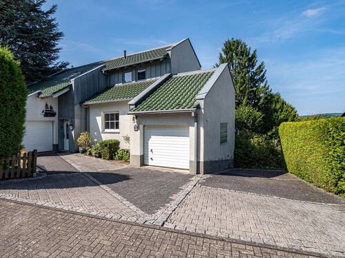 Außenansicht - Großzügiges Wohnhaus mit Flair auf besonderem Grundstück auf dem Flammberg in Arnsberg-Hüsten!