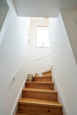 Haus_Ungelstetten_Flur_Bad_EG_02.jpg - 