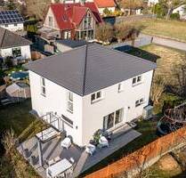 Familiendomizil: Moderner Neubau mit A+ Effizienz, maximaler Privatsphäre und sonnigem Gartenidyll auf ca. 143 m² mit 5 Zimmern - Winkelhaid Ungelstetten