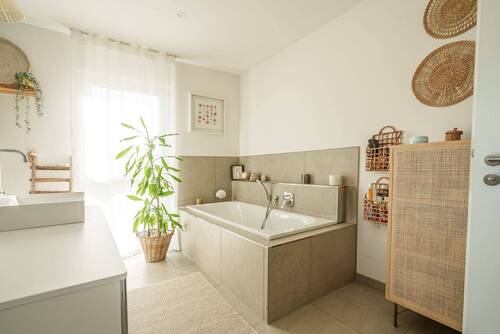 Haus_Ungelstetten_Flur_Bad_OG_07.jpg - 