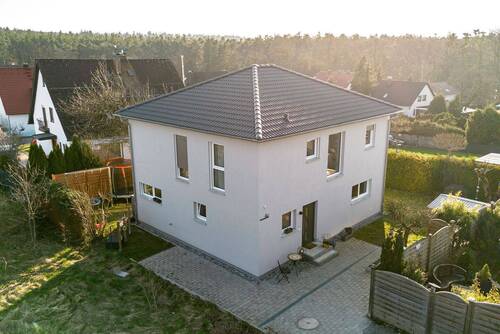 Haus_Ungelstetten_Aussen_03.jpg - 5 Zimmer Einfamilienhaus zum Kaufen in Winkelhaid