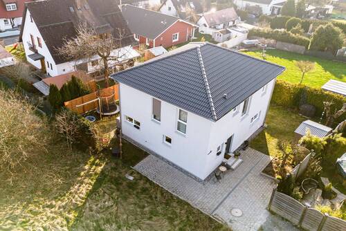 Haus_Ungelstetten_Aussen_01.jpg - 5 Zimmer Einfamilienhaus in Winkelhaid