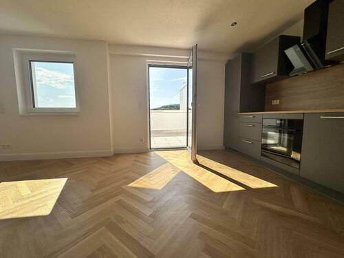 Bild 1 - Neubaujuwel in Südlage: Exklusive 75 m² Wohnung mit Fernblick ins Grüne