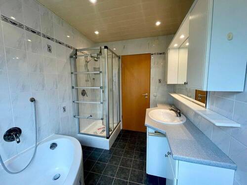 Badezimmer Richtung Flur - 