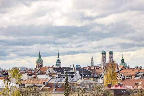 Blick von der Dachterrasse. - 5 Zimmer Etagenwohnung zum Kaufen in München