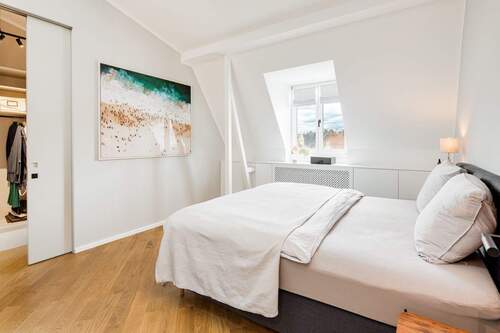 Schlafzimmer mit Ankleide. - 