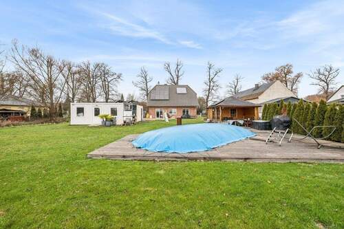 Garten mit Pool, Werkstatt und Gartenhaus - 