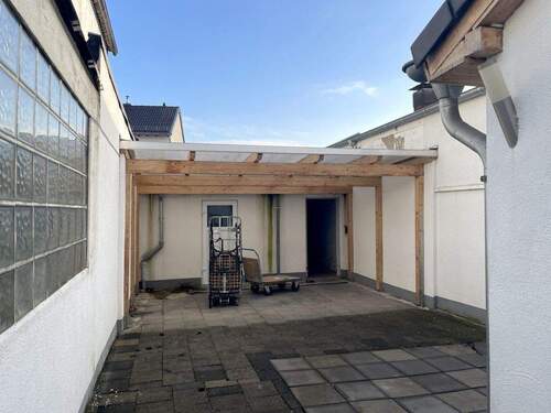Hof mit Zugang zu den Garagen - 