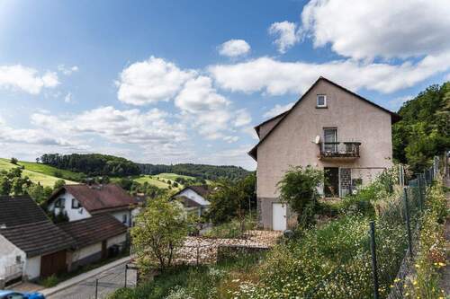 Seitenansicht Haus - 2-Familienhaus mit vielen Möglichkeiten und tollem Blick