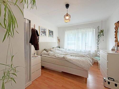 Zimmer Hochparterre - Mehrfamilienhaus, Wohnhaus mit 179,00 m&sup2; in Bremen zum Kaufen