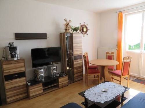 Wohnzimmer - Schöne kleine 2RW,teilmöbiliert mit Gartenterrasse in Probstheida