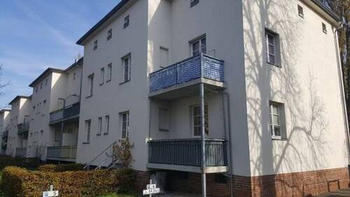 Hofansicht mit Treppe zur Gartenterrasse - 