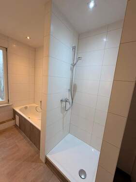 Dusche und Wanne - Etagenwohnung mit 60,00 m&sup2; in Fürth zur Miete