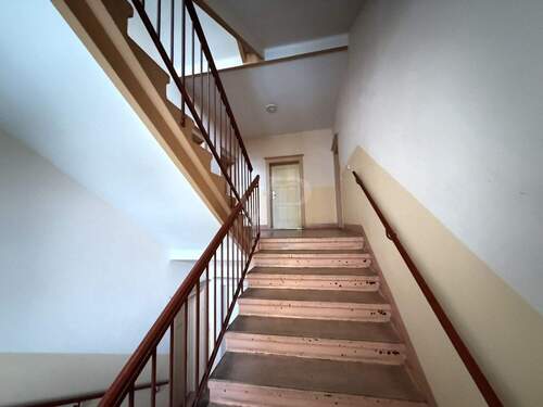 Treppenhaus - 2 Zimmer Etagenwohnung in Dresden