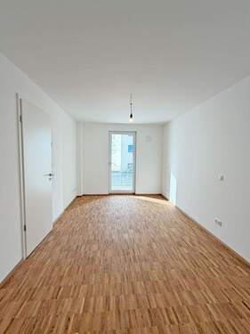 Schlafzimmer mit Balkonzugang - 4 Zimmer Etagenwohnung in Markt Schwaben