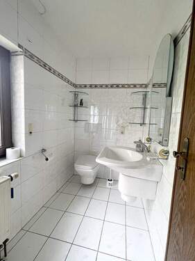 Badezimmer mit Dusche - 