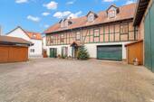 Innenhof - 5 Zimmer Mehrfamilienhaus, Wohnhaus zum Kaufen in Liederbach am Taunus