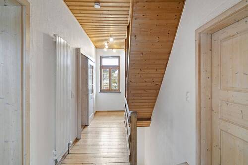 Flur - Mehrfamilienhaus, Wohnhaus mit 193,10 m&sup2; in Liederbach am Taunus zum Kaufen