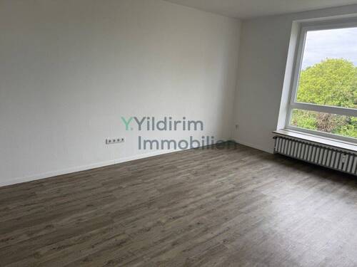 Wohnen - 4-Zimmer-Wohnung mit Balkon - 97 m² , 3. OG in ruhiger Lage von Cuxhaven-Süderwisch