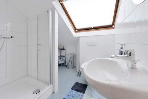 mit eigenem Duschbad - 