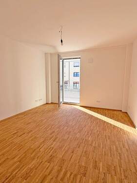 Schlafzimmer mit Balkonzugang - 3 Zimmer Etagenwohnung in Markt Schwaben