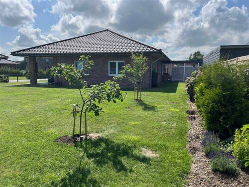 Rückansicht - Cadenberge - Wie neu! Moderner Bungalow in ruhiger Lage.