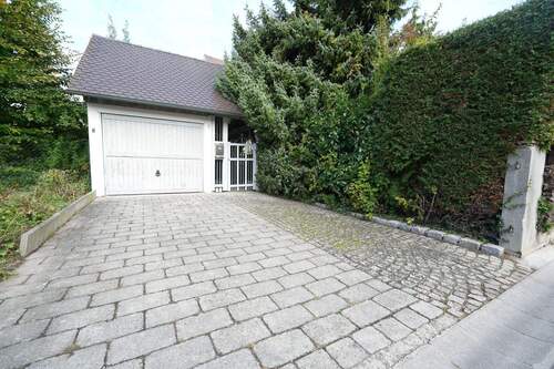 Garage - 5 Zimmer Einfamilienhaus zum Kaufen in Moosburg
