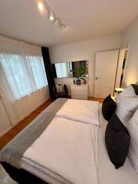 Schlafzimmer Blick zur Tür - 