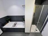 Badewanne und Dusche - 