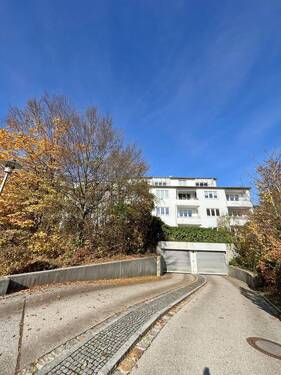 Ansicht der Tiefgarageneinfahrt - 3 Zimmer Etagenwohnung in Starnberg