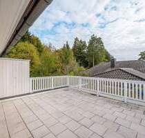 AIGNER - Dachterrassentraum in Waldperlach: Ruhige Maisonettewohnung in kleinem 5-Parteien-Haus - München Ramersdorf-Perlach