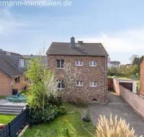 Freistehendes Einfamilienhaus mit großem Garten zu verkaufen - Erftstadt Bliesheim