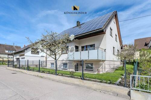 Hausansicht - Familienfreundliches frei stehendes Traumhaus mit ca. 294m² Wohnfläche, Doppelgarage und Garten.