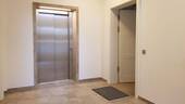Wohnungseingang mit Fahrstuhl - Etagenwohnung mit 134,00 m² in Köln zum Kaufen