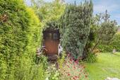 und idyllischem Gartenhäuschen - 9 Zimmer Doppelhaushälfte in Hamburg