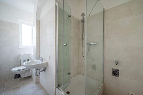 Badezimmer - Etagenwohnung mit 52,00 m² in Berlin zum Kaufen