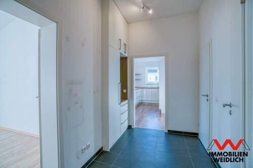 Eingangsbereich mit Einbauschrank - 3 Zimmer Etagenwohnung zur Miete in Ebersberg