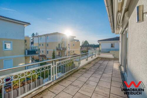Blick auf die Dachterrasse vom Kinderzimmer - Etagenwohnung mit 90,00 m&sup2; in Ebersberg zur Miete