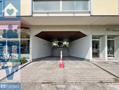 Tiefgarageneinfahrt des Mehrfamilienhauses in Unterschleißheim - Stellplatz-Paket in gefragter Lage in Unterschleißheim