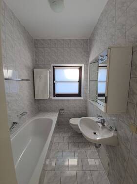 Badezimmer 01 - 2 Zimmer Etagenwohnung zur Miete in Chemnitz