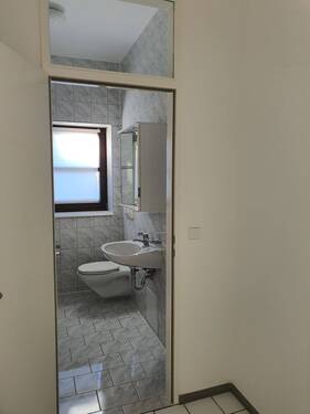 Zugang zum Badezimmer - Etagenwohnung mit 60,00 m&sup2; in Chemnitz zur Miete