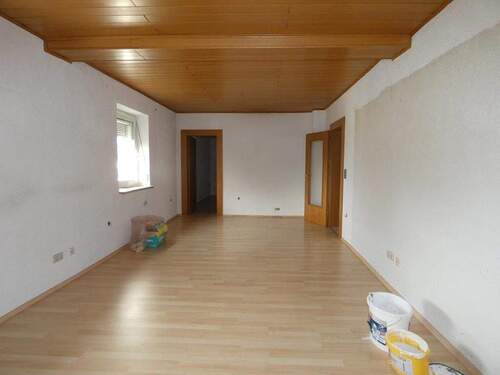 Wohnzimmer der Wohnung im 1. OG - 1 Zimmer Mehrfamilienhaus, Wohnhaus in Auerbach