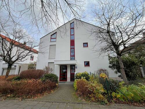 Eingangsbereich des Mehrfamilienhauses - 