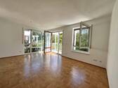 Heller Wohnbereich mit Parkett - 2 Zimmer Einfamilienhaus in München