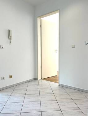 Weiß geflieste Diele - 