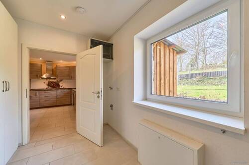 Hauswirtschaftsraum, Blick zur Küche - 